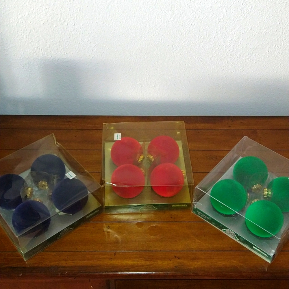Shatterproof Incassable 3" Diameter Velvet Christmas Ornaments 4-bulbs per box